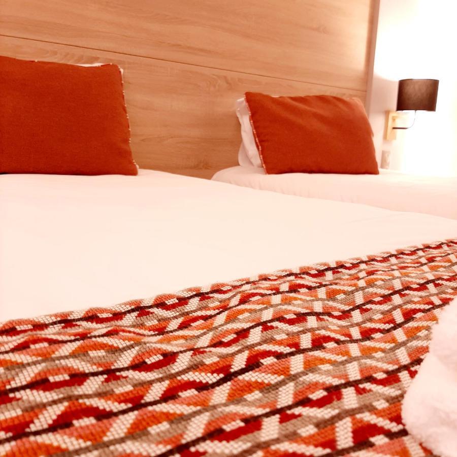 Logis Hotel Relais Saint Jacques - Chateauroux Deols ภายนอก รูปภาพ