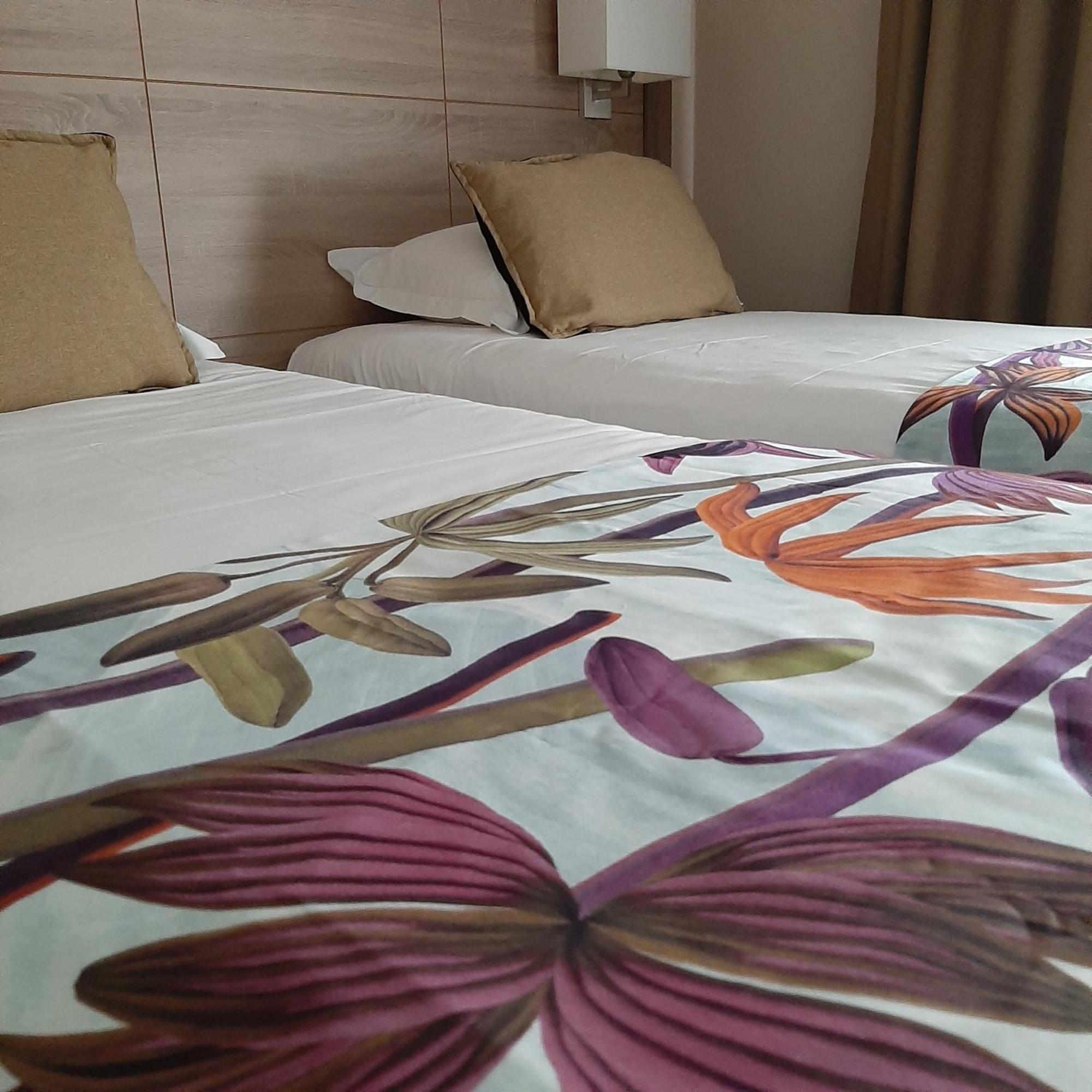 Logis Hotel Relais Saint Jacques - Chateauroux Deols ภายนอก รูปภาพ