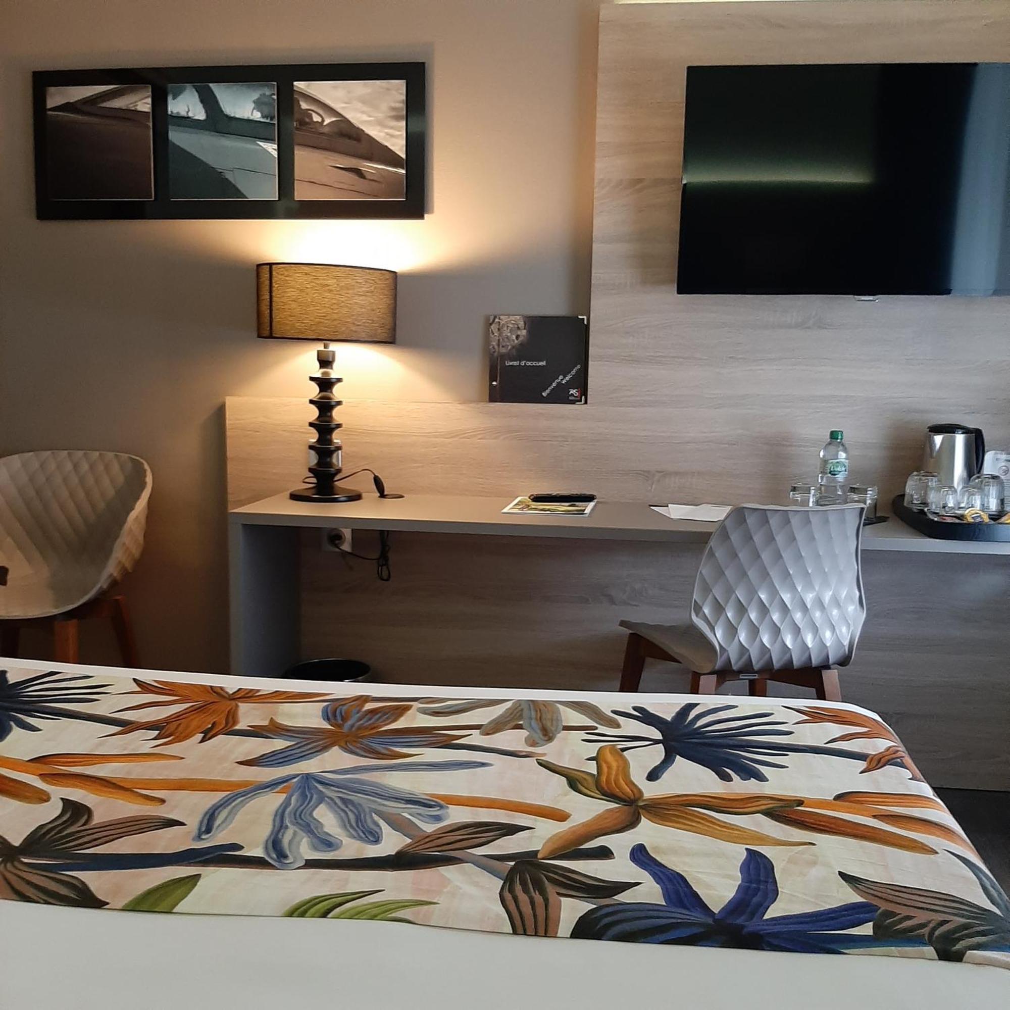 Logis Hotel Relais Saint Jacques - Chateauroux Deols ภายนอก รูปภาพ