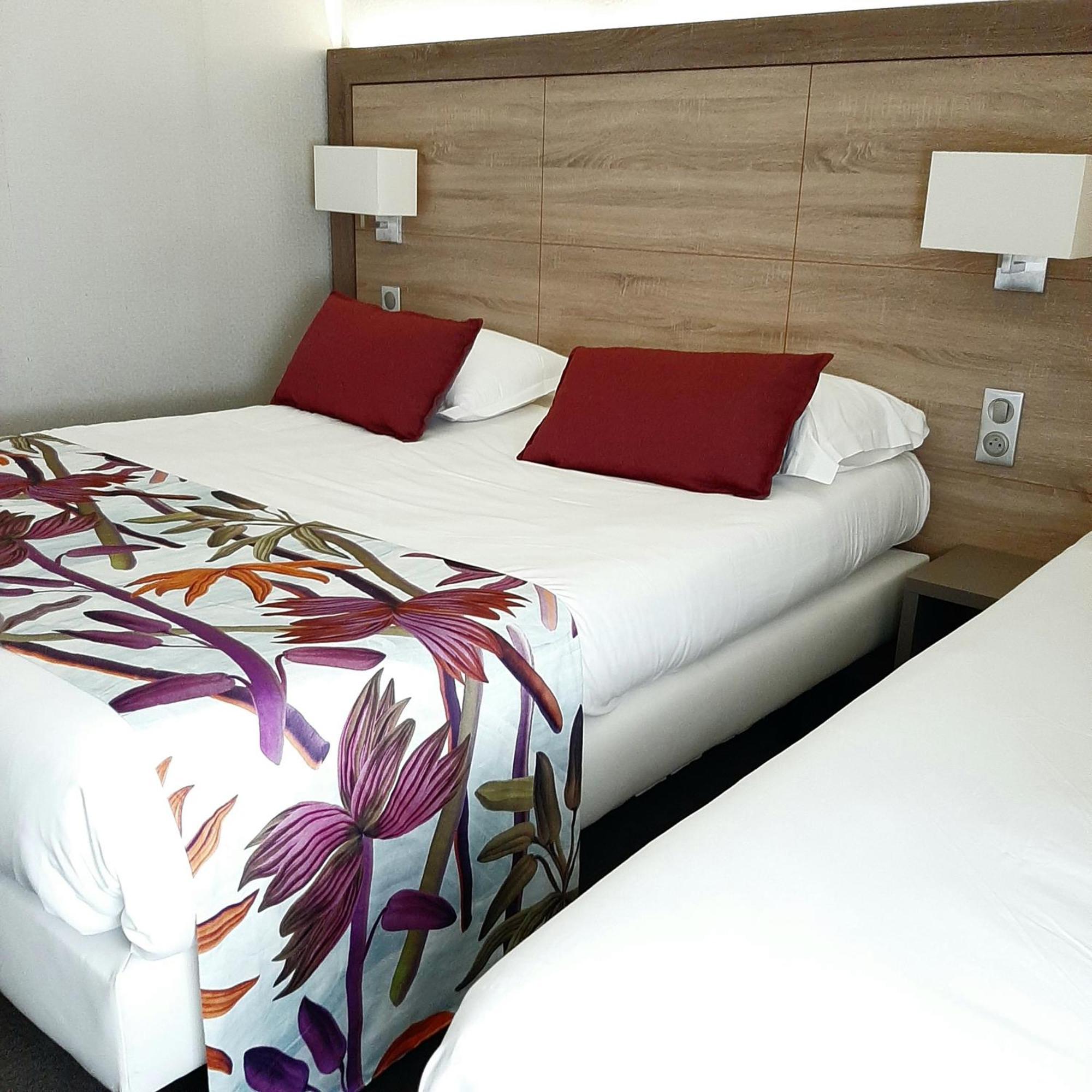 Logis Hotel Relais Saint Jacques - Chateauroux Deols ภายนอก รูปภาพ