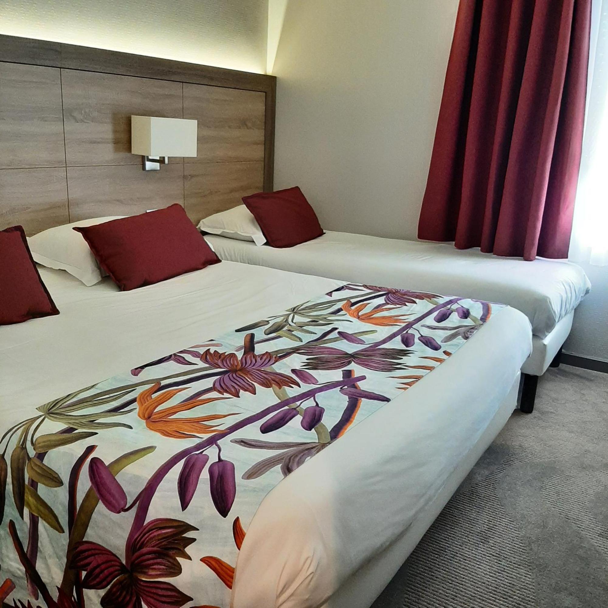 Logis Hotel Relais Saint Jacques - Chateauroux Deols ภายนอก รูปภาพ